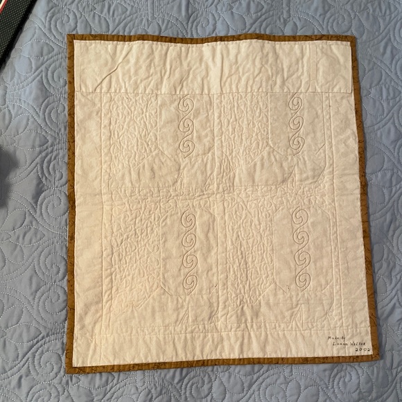 Handmade quilted wall hanging - Picture 2 of 2